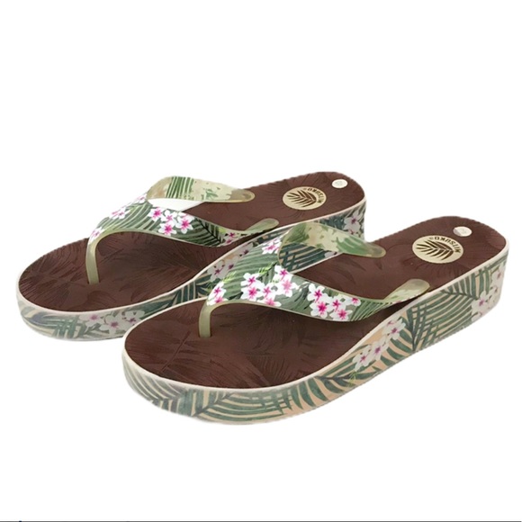 mitsuko flip flops